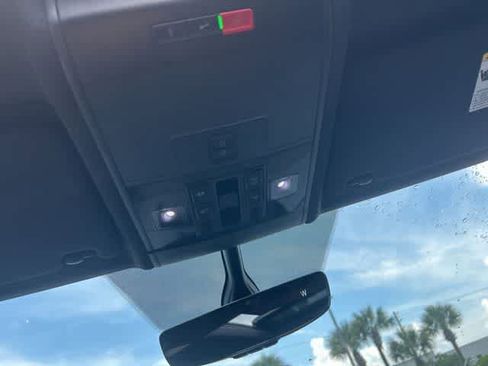 Used 2021 Volkswagen Atlas Cross Sport SE w/ Panoramic Sunroof Package FWD image 21