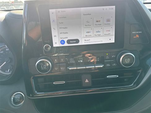 Certified 2023 Toyota Highlander L image 28