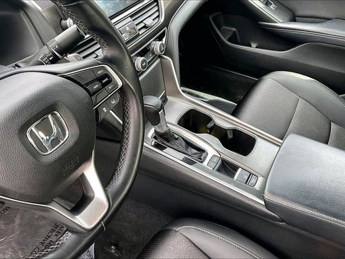 Used 2018 Honda Accord Sport image 12