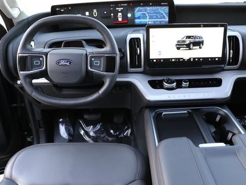 Used 2025 Ford Expedition Active AWD/4WD image 18