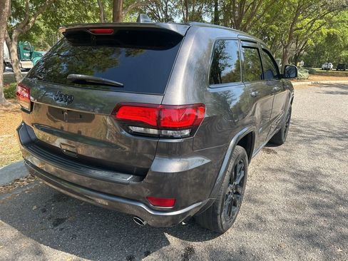 Used 2019 Jeep Grand Cherokee Altitude image 4