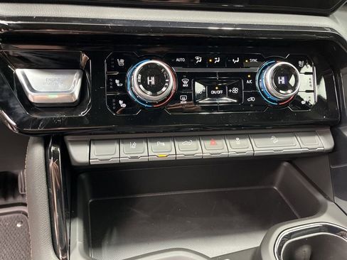 New 2026 GMC Sierra 2500 AT4 w/ AT4 Premium Plus Package AWD/4WD image 16