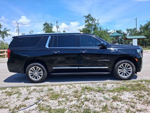 Used 2021 GMC Yukon XL SLT image 5