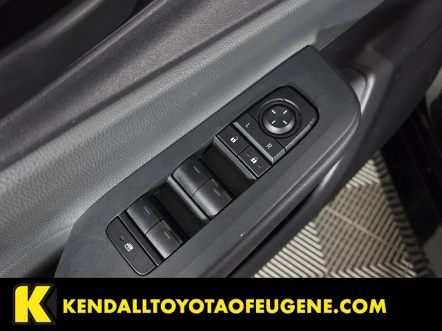Used 2025 Toyota Prius LE FWD image 19
