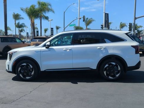 Certified 2025 Kia Sorento EX FWD image 6
