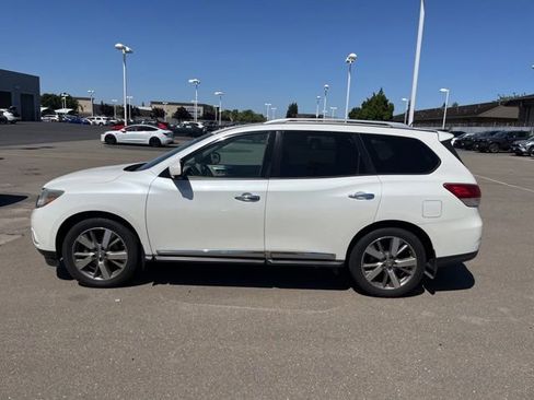Used 2016 Nissan Pathfinder Platinum AWD/4WD image 8