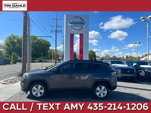 Used 2022 Jeep Compass Latitude image 1