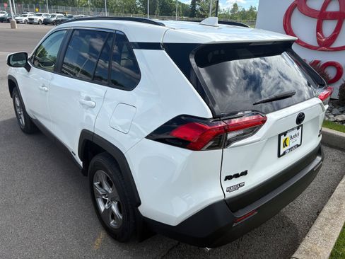 Used 2023 Toyota RAV4 XLE w/ Convenience Package AWD/4WD image 6