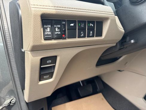 Used 2018 Honda Odyssey Touring image 23