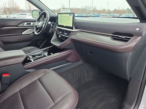 Used 2025 Ford Explorer Platinum image 17