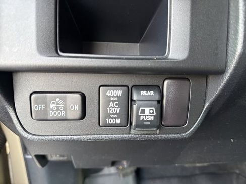 Used 2017 Toyota Tacoma TRD Sport w/ Tow Package image 28