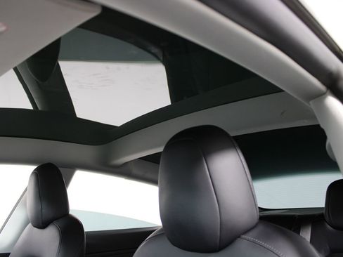 Used 2021 Tesla Model 3 Standard Range Plus RWD image 9