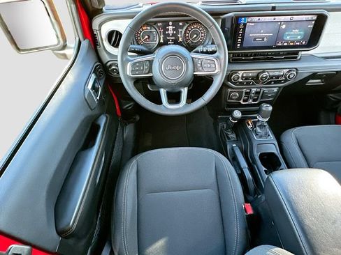 Used 2024 Jeep Wrangler Unlimited Sahara AWD/4WD image 22