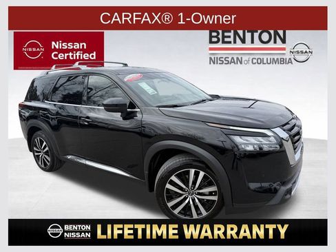 Used 2025 Nissan Pathfinder Platinum image 1