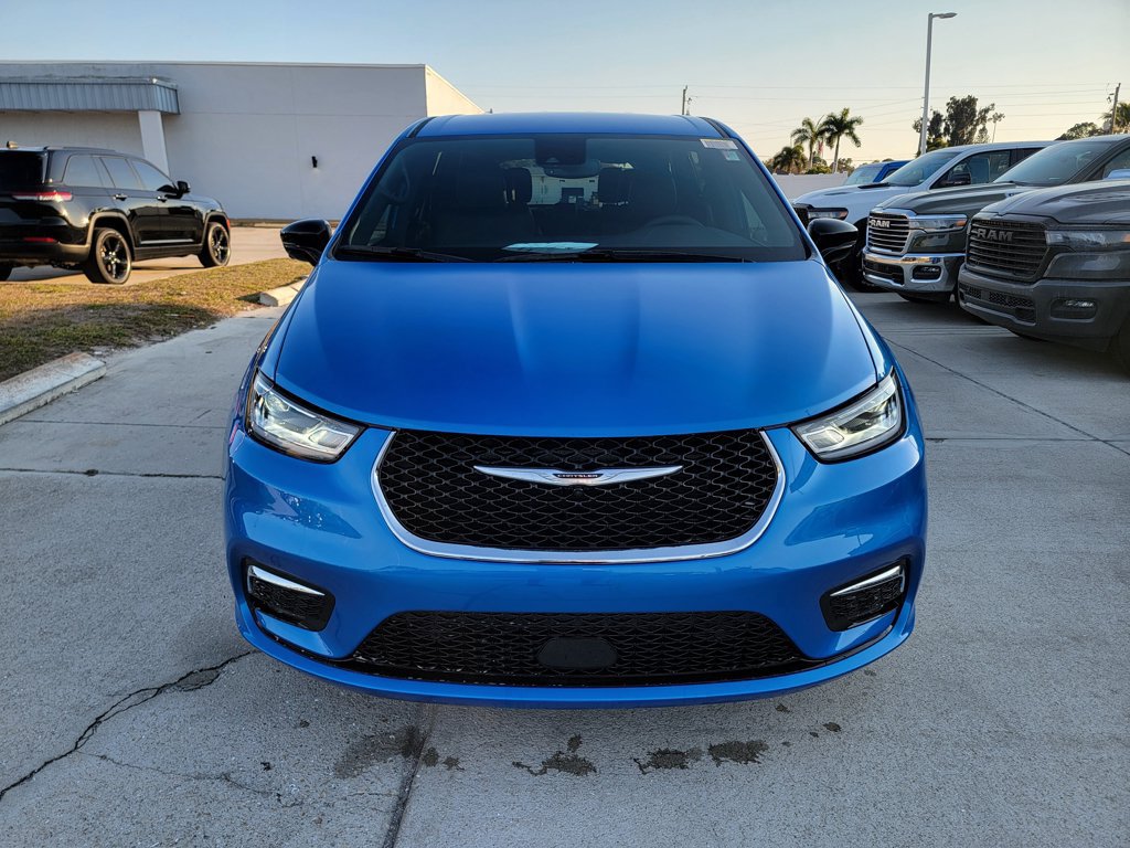 New 2026 Chrysler Pacifica Select FWD image 8
