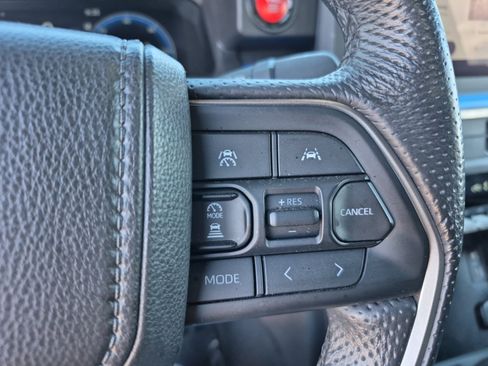Certified 2025 Toyota Tacoma TRD Off-Road AWD/4WD image 16