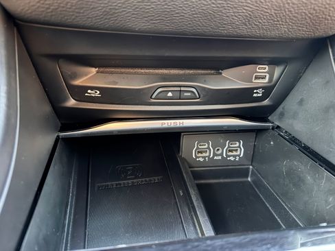 Used 2023 Chrysler Pacifica Pinnacle FWD image 22