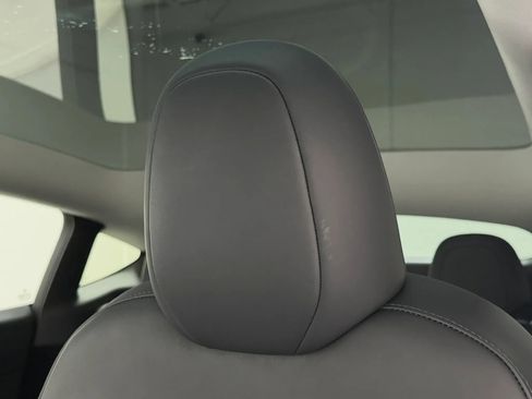 Used 2025 Tesla Model Y Long Range RWD image 28