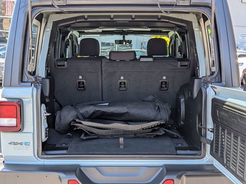 Used 2023 Jeep Wrangler Unlimited w/ Cold Weather Group image 8