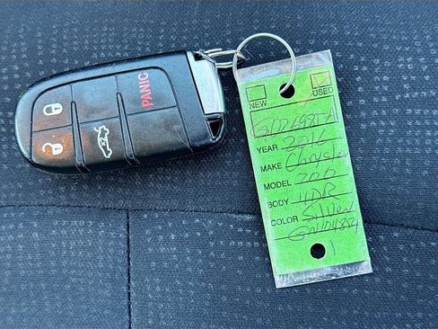 Used 2016 Chrysler 200 Limited image 33