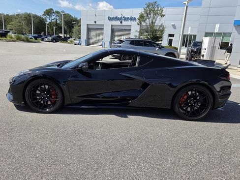 Used 2025 Chevrolet Corvette Z06 RWD image 2