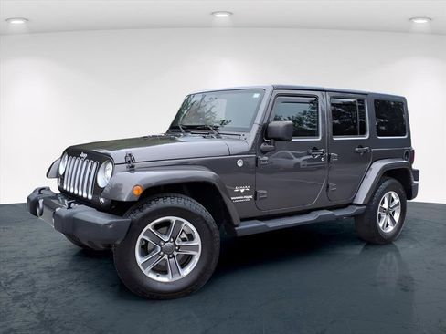 Used 2018 Jeep Wrangler Unlimited Sahara w/ Connectivity Group image 2