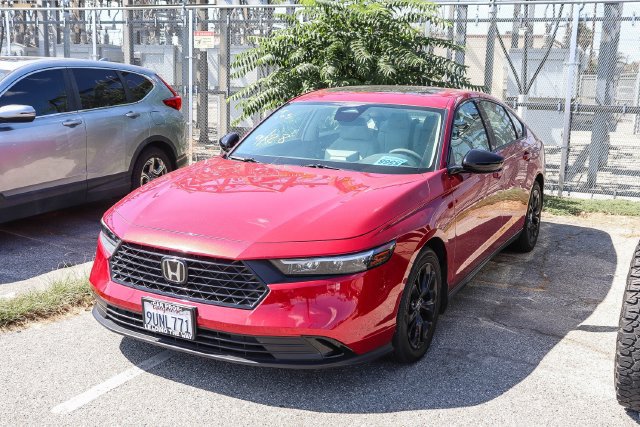 Used 2025 Honda Accord SE image 4