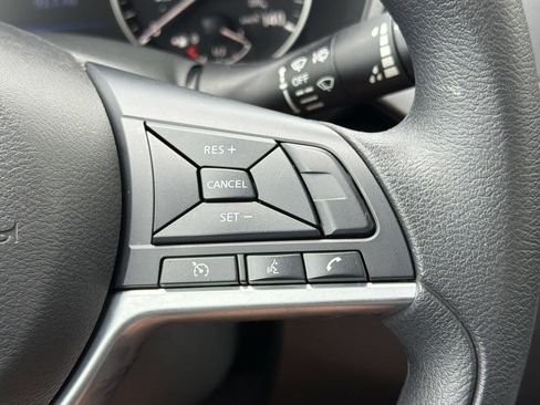 Used 2025 Nissan Altima 2.5 SV FWD image 31