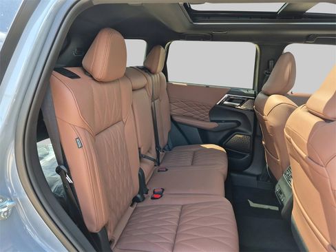 New 2025 Mitsubishi Outlander SEL image 24