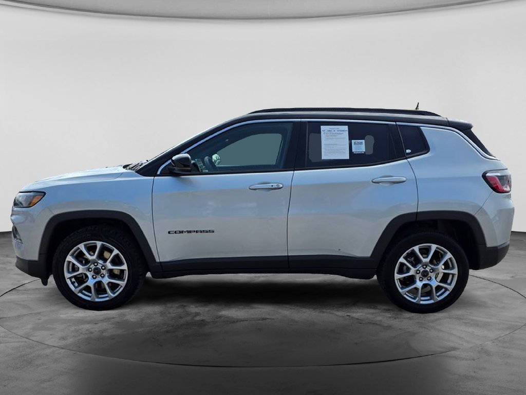 Used 2025 Jeep Compass Limited AWD/4WD image 4