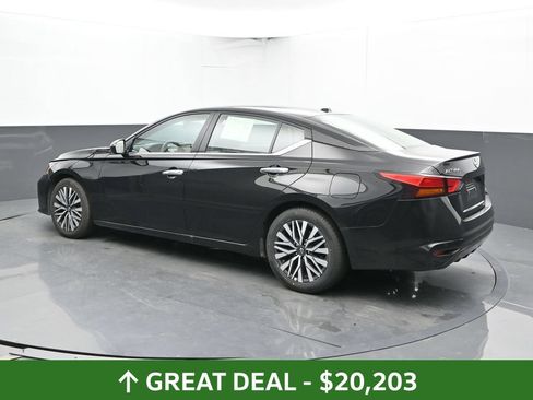 Used 2025 Nissan Altima 2.5 SV FWD image 11