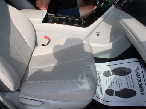Used 2014 Toyota Venza LE w/ LE Convenience Package FWD image 12