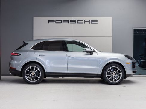 Used 2025 Porsche Cayenne E-Hybrid AWD/4WD image 8