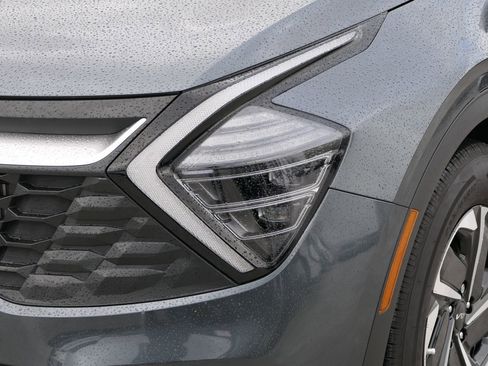 Certified 2025 Kia Sportage LX image 9