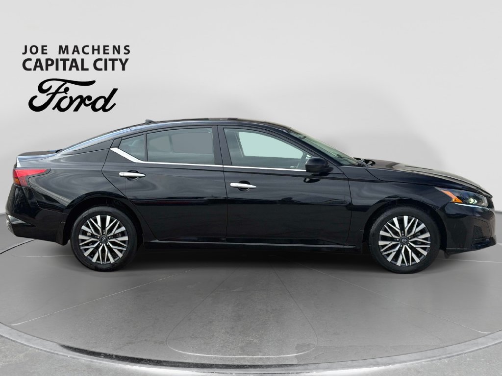 Used 2024 Nissan Altima 2.5 SV w/ SV Premium Package AWD/4WD image 3