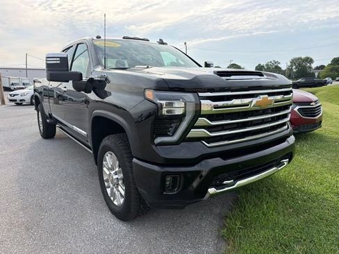 Used 2025 Chevrolet Silverado 3500 High Country w/ High Country Premium Package AWD/4WD image 1