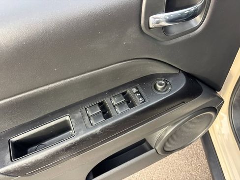 Used 2016 Jeep Patriot High Altitude FWD image 14