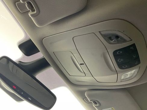 Used 2022 Chrysler Pacifica Touring-L w/ Uconnect Theater Family Group FWD image 26