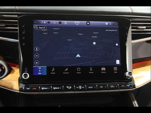 Used 2024 Jeep Grand Wagoneer L Series III AWD/4WD image 9