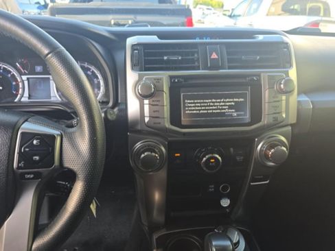 Used 2016 Toyota 4Runner SR5 AWD/4WD image 10