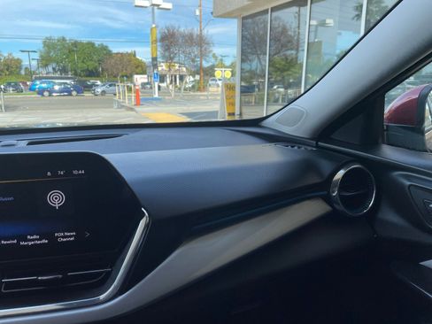 Used 2025 Chevrolet Trax LT image 34