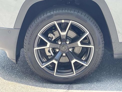 New 2026 Jeep Cherokee Overland w/ Trailer Tow Group AWD/4WD image 11