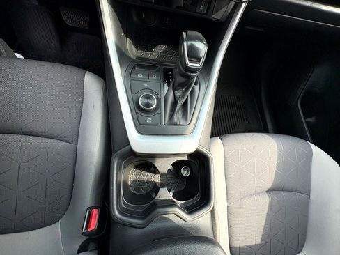 Used 2021 Toyota RAV4 XLE w/ Convenience Package image 17