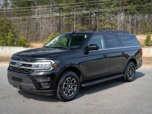 Used 2024 Ford Expedition Max XLT image 3
