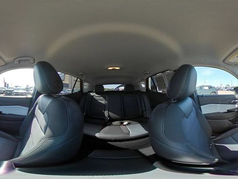 Used 2025 Chevrolet Trax LT FWD image 40