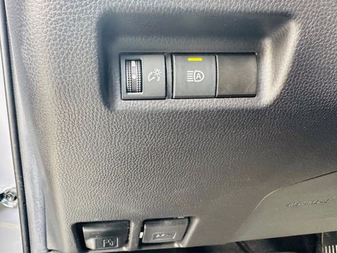 Used 2021 Toyota RAV4 LE image 21