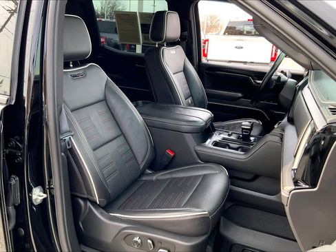 Used 2023 GMC Sierra 1500 AT4X image 9