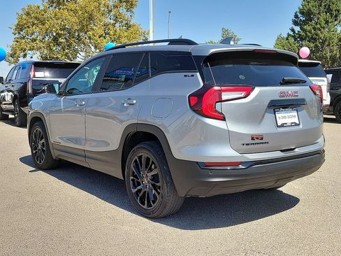Used 2024 GMC Terrain SLE w/ Driver Convenience Package FWD image 8
