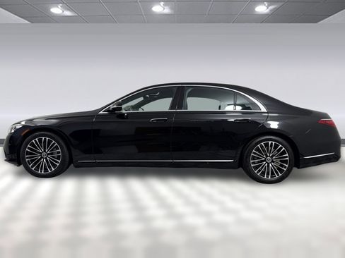 Used 2024 Mercedes-Benz S 580 4MATIC Sedan image 2