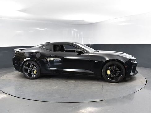 Used 2017 Chevrolet Camaro SS RWD image 9